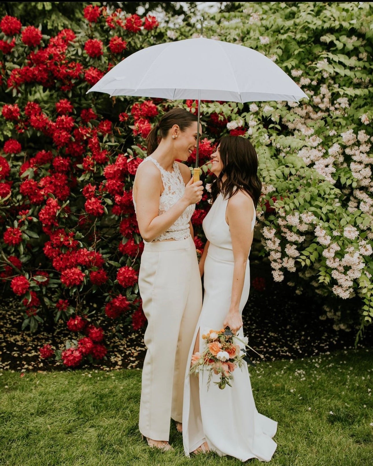 Georgie & Juliet kept it all white vibe with their umbrella. The showers were brief, but the love flowed!