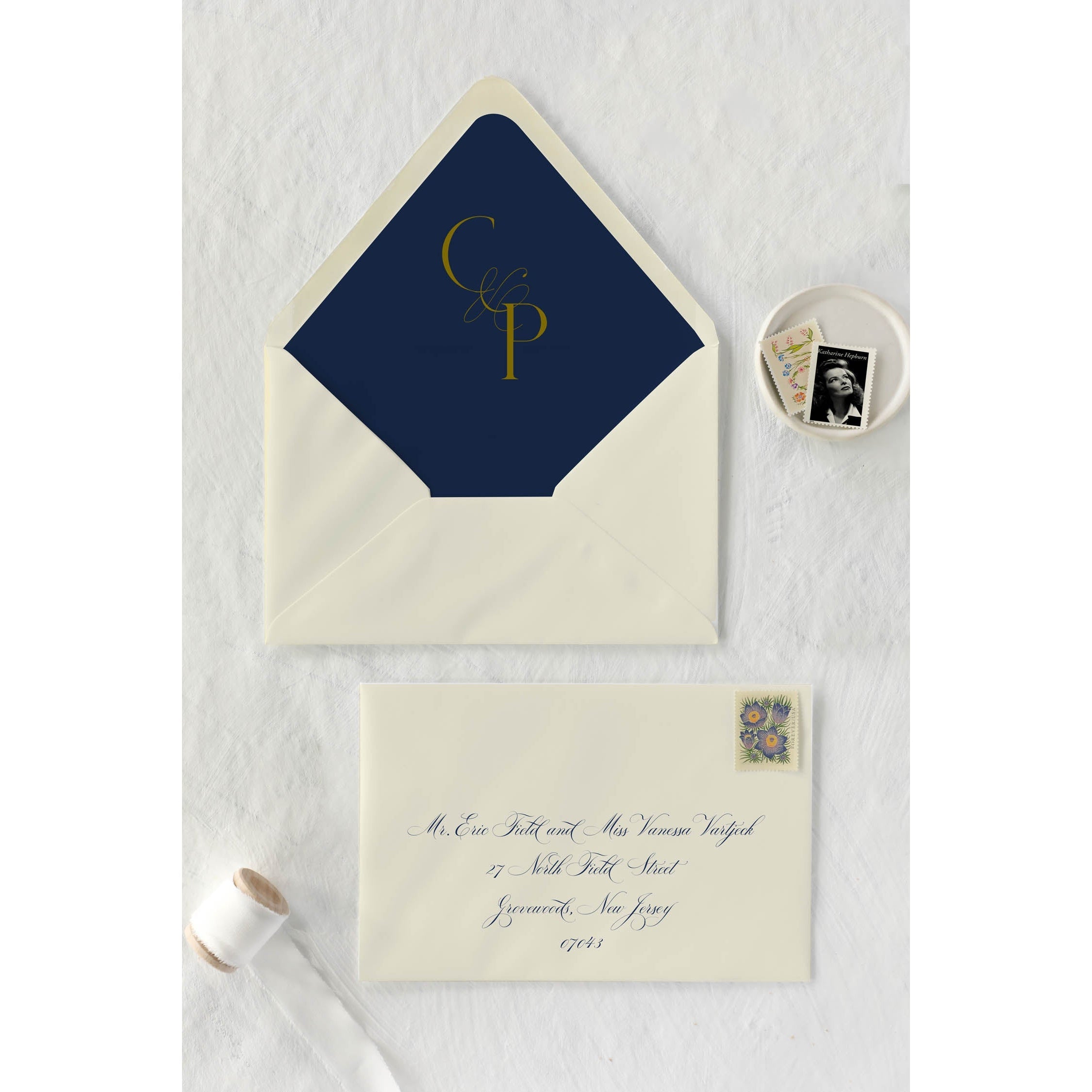 Semi-Bespoke Digital Calligraphy Addressing-Bespoke Designs
